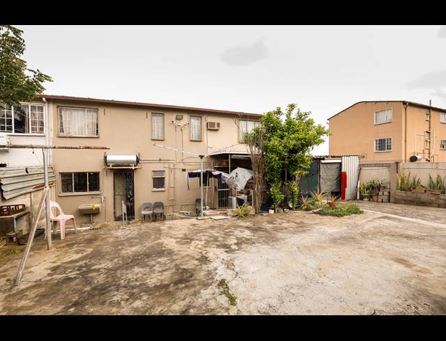 2 BEDROOM FREEHOLD FOR SALE IN EASTBURY